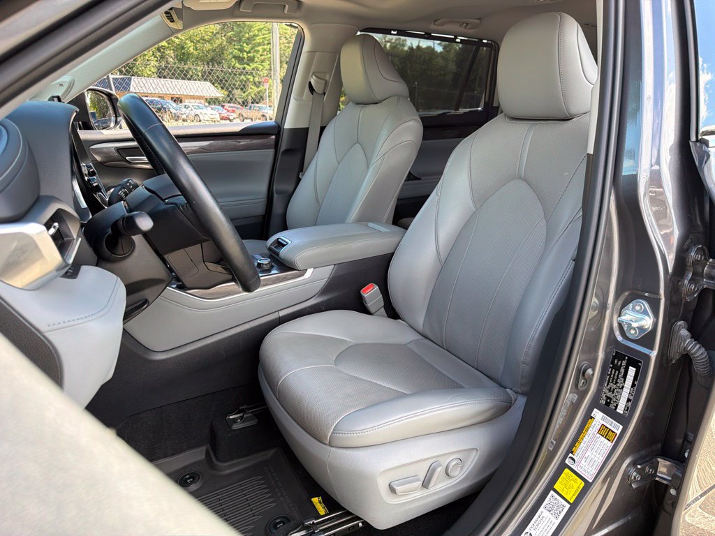 Used 2021 Toyota Highlander Limited AWD/4WD image 19