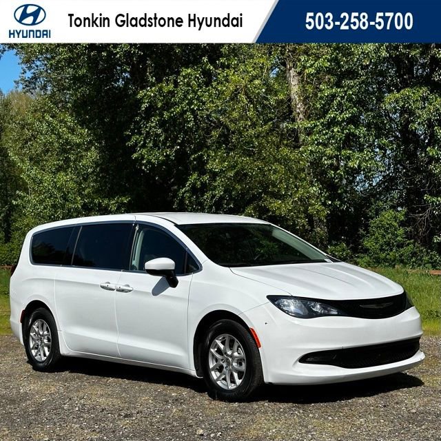 Used 2023 Chrysler Voyager LX FWD image 1