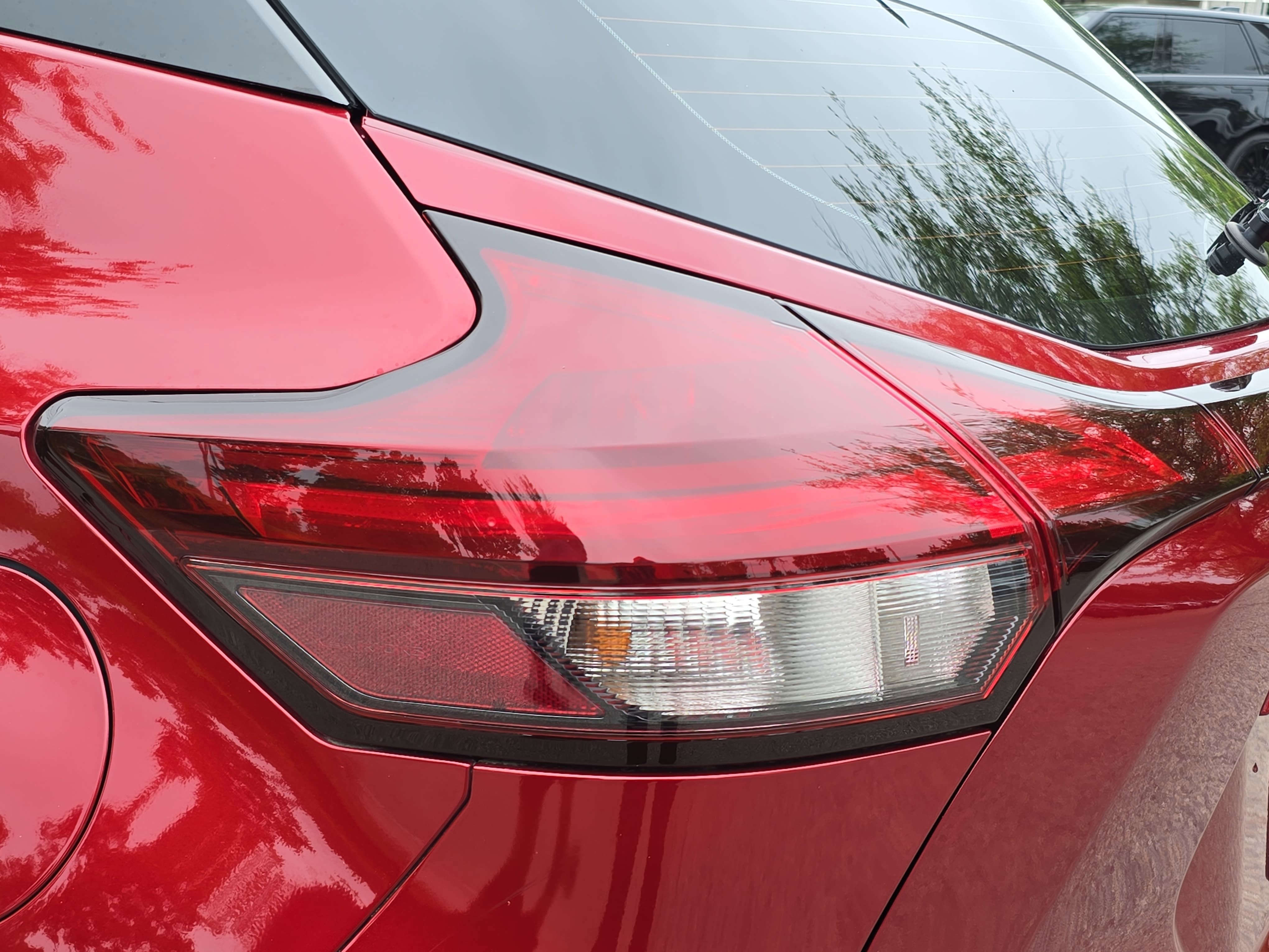 Used 2023 Nissan Kicks SR w/ Interior Electronics Package FWD image 30
