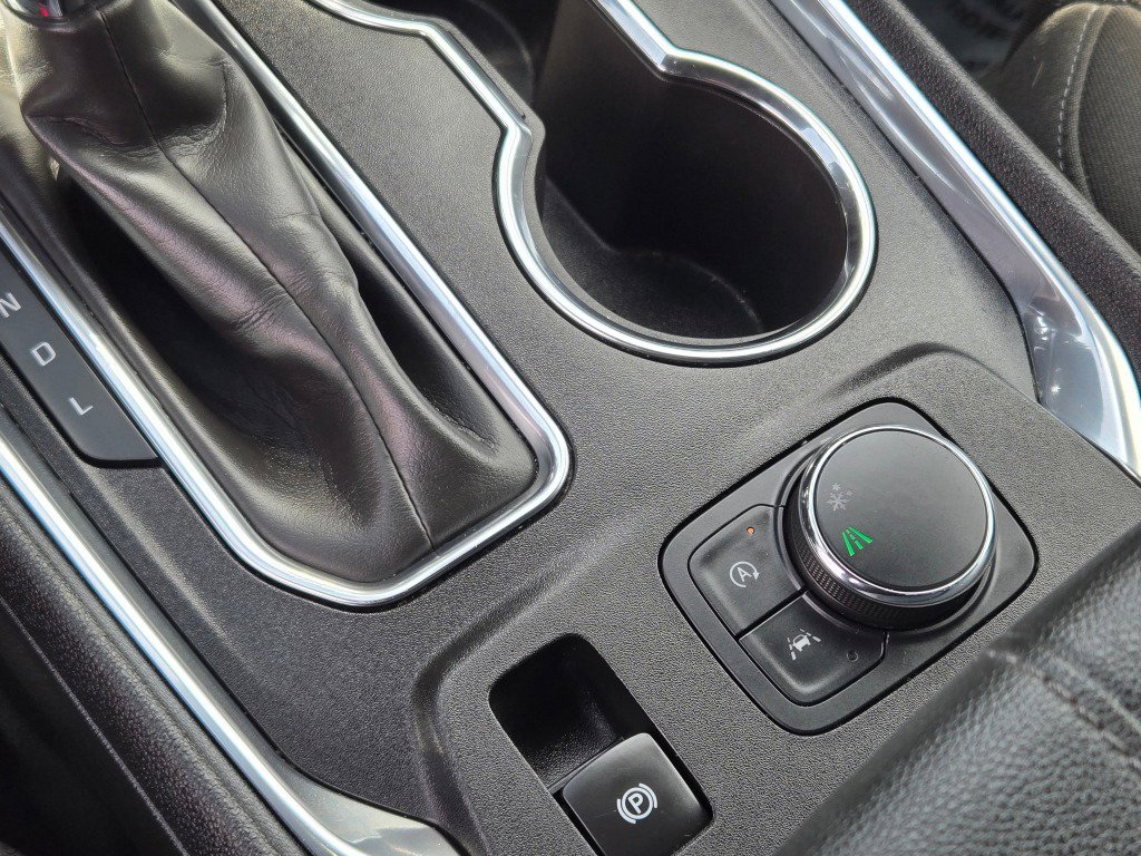 Used 2023 Chevrolet Traverse LT image 32