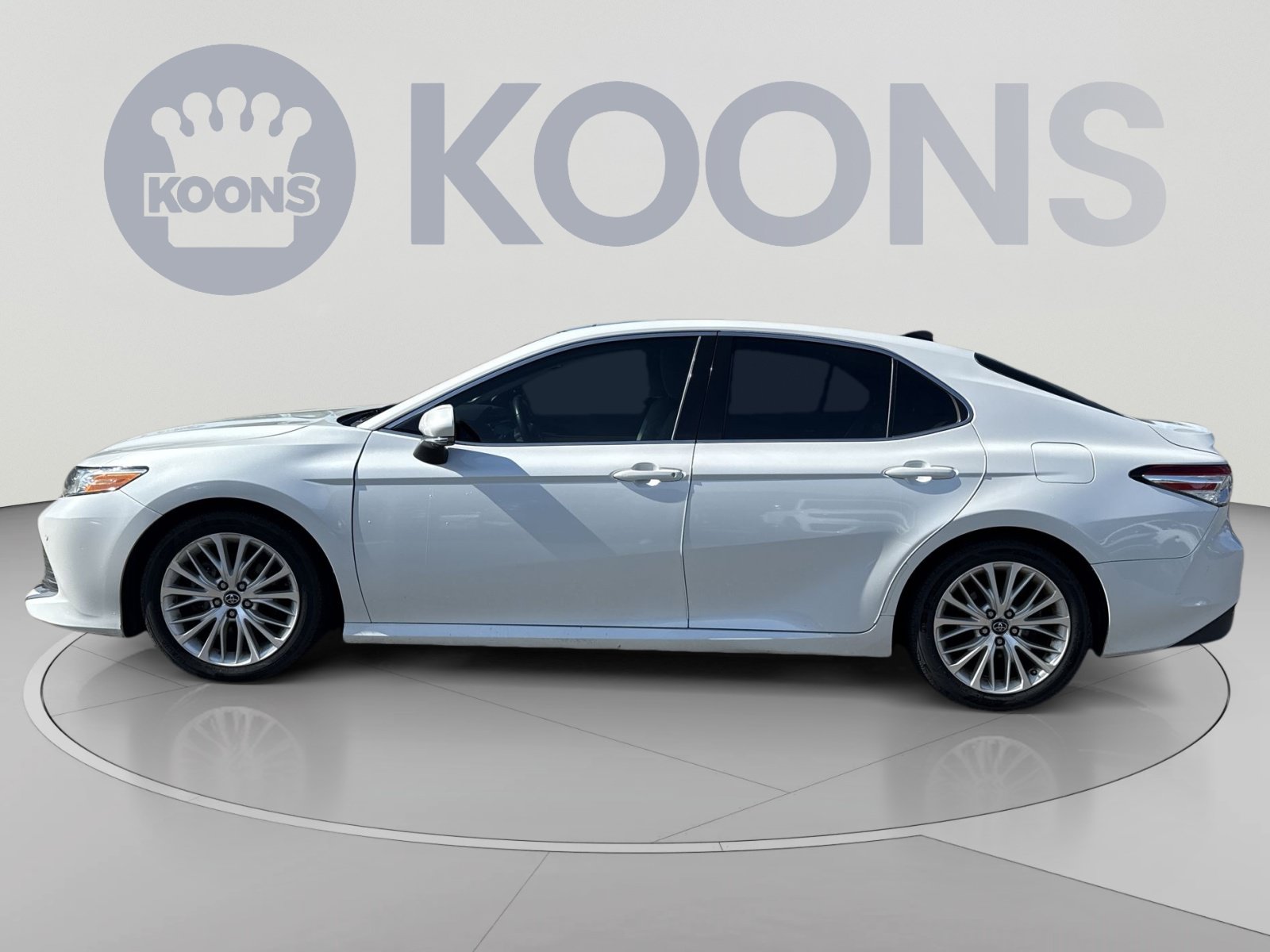 Used 2018 Toyota Camry XLE w/ Audio Package FWD image 2