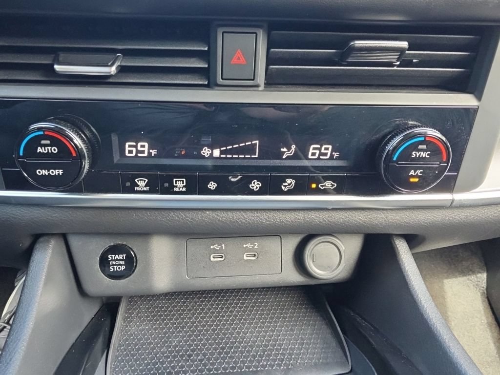 Certified 2025 Nissan Rogue SV FWD image 25