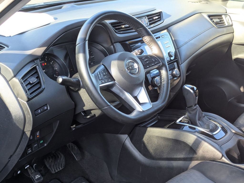 Used 2017 Nissan Rogue SV AWD/4WD image 13