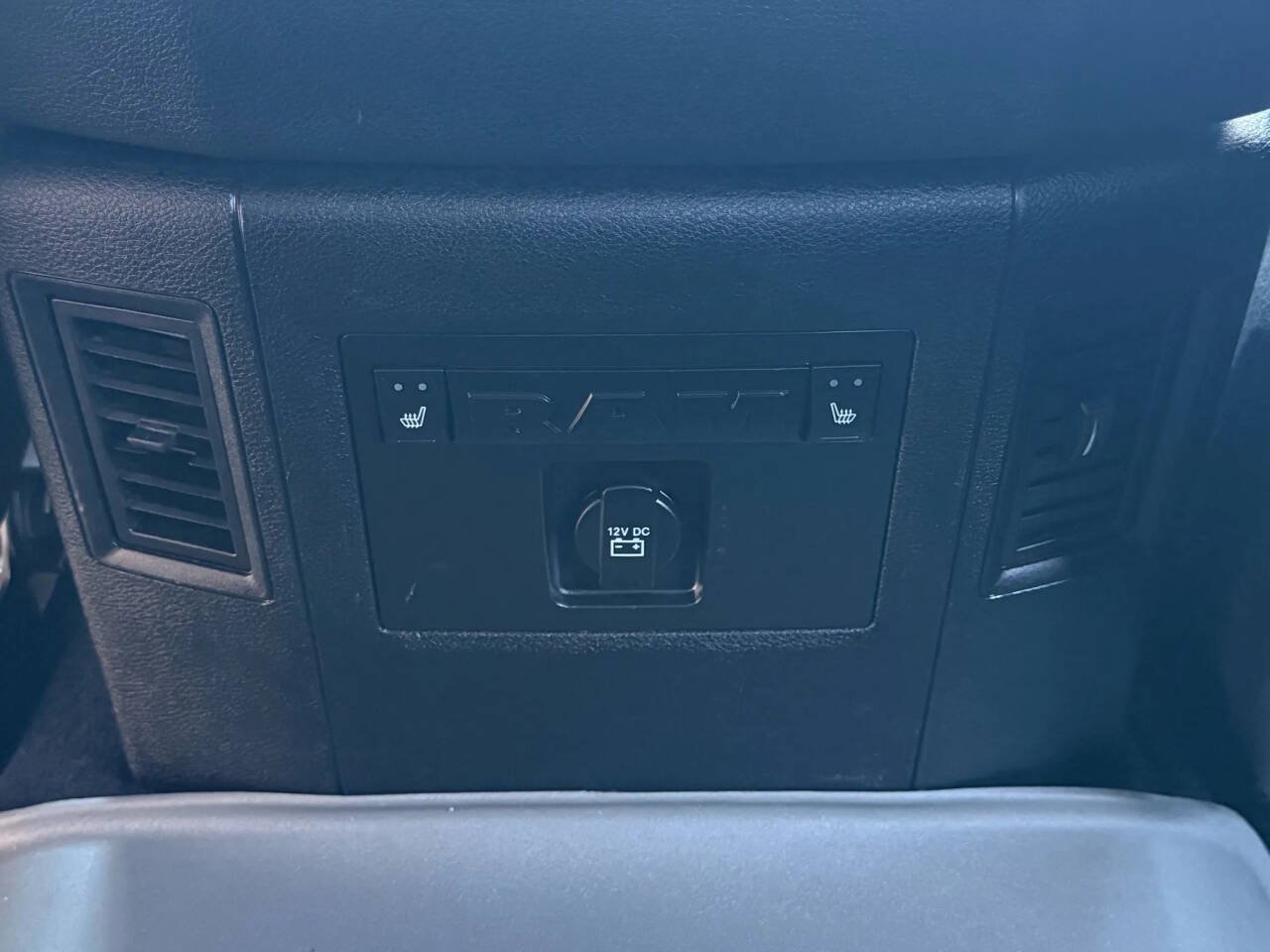Used 2018 RAM 1500 Laramie w/ Convenience Group AWD/4WD image 25