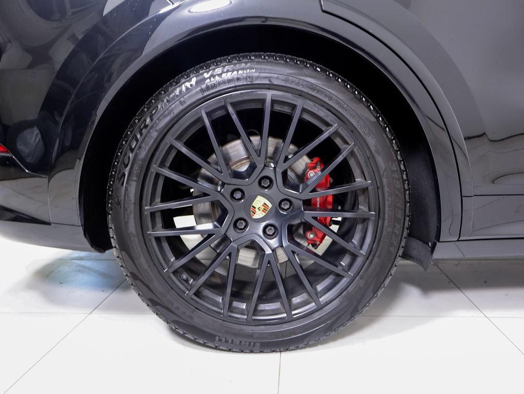 Certified 2023 Porsche Cayenne GTS w/ Premium Package Plus AWD/4WD image 33