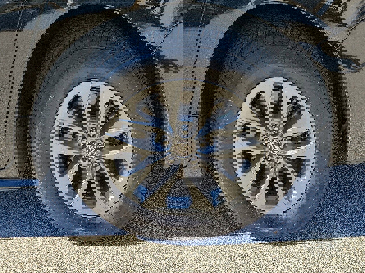 Used 2025 Toyota Sienna LE image 5