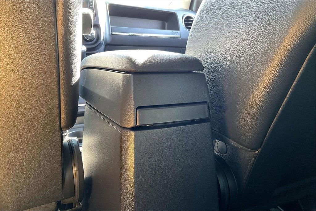 Used 2016 Jeep Patriot High Altitude AWD/4WD image 39