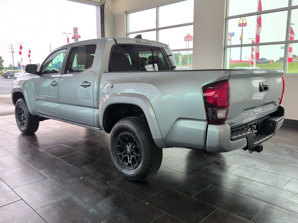 Used 2022 Toyota Tacoma SR5 w/ Technology Package RWD image 5