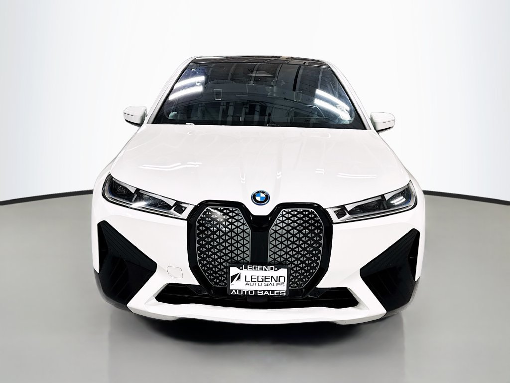 Used 2023 BMW iX xDrive50 w/ Sport Package AWD/4WD image 3