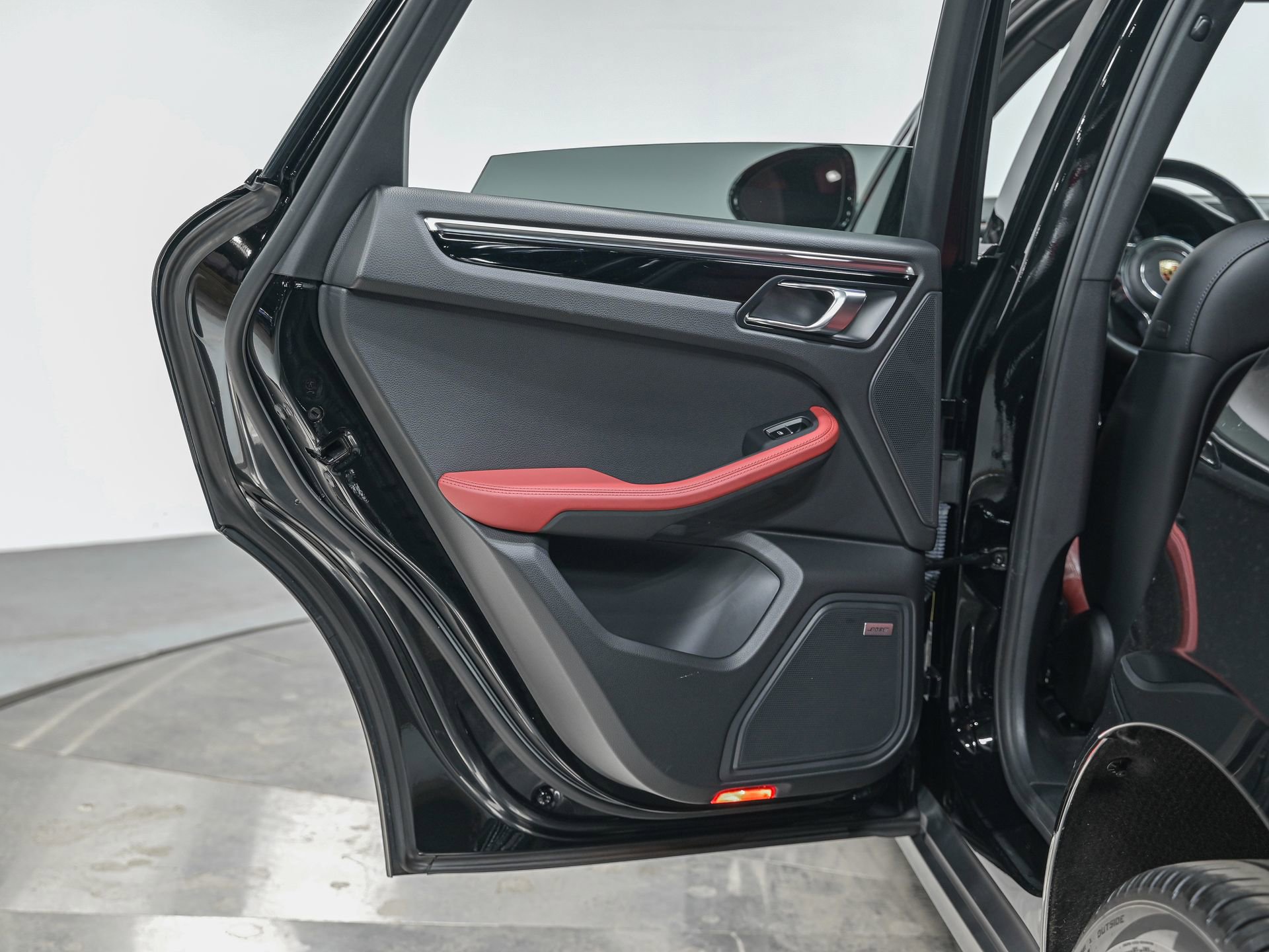 Used 2020 Porsche Macan S image 26