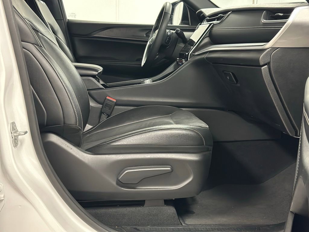 Used 2023 Jeep Grand Cherokee Altitude image 24