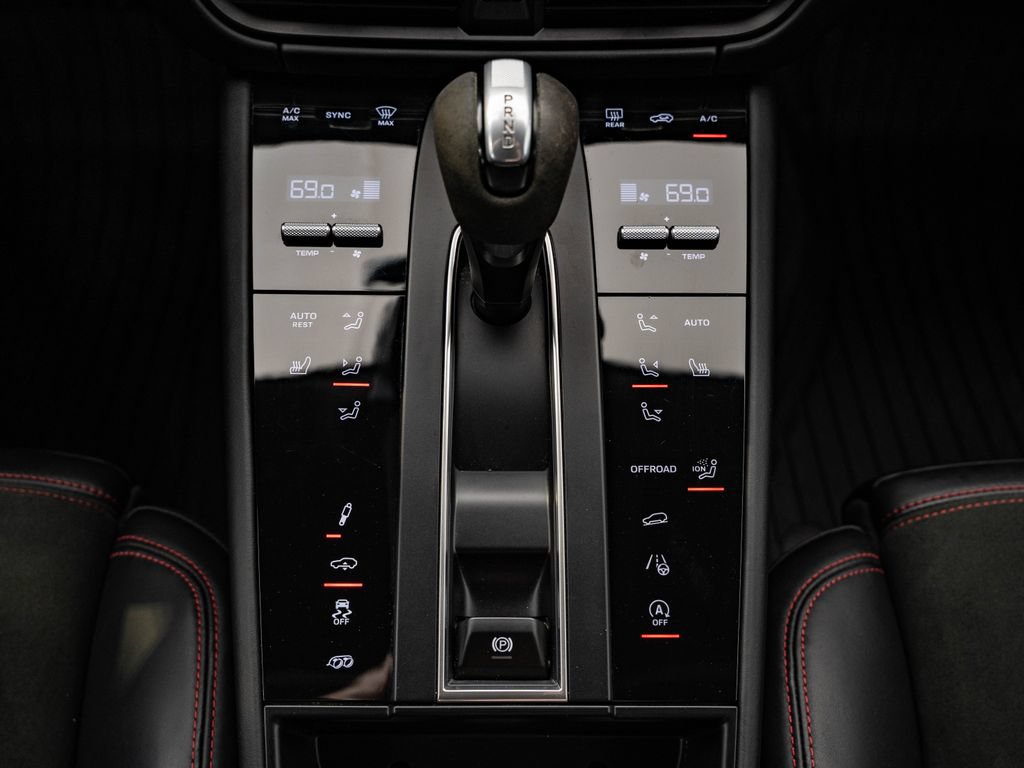 Certified 2024 Porsche Macan GTS AWD/4WD image 37