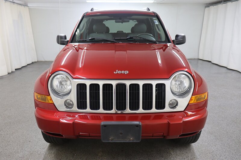 Used 2007 Jeep Liberty Limited AWD/4WD image 2