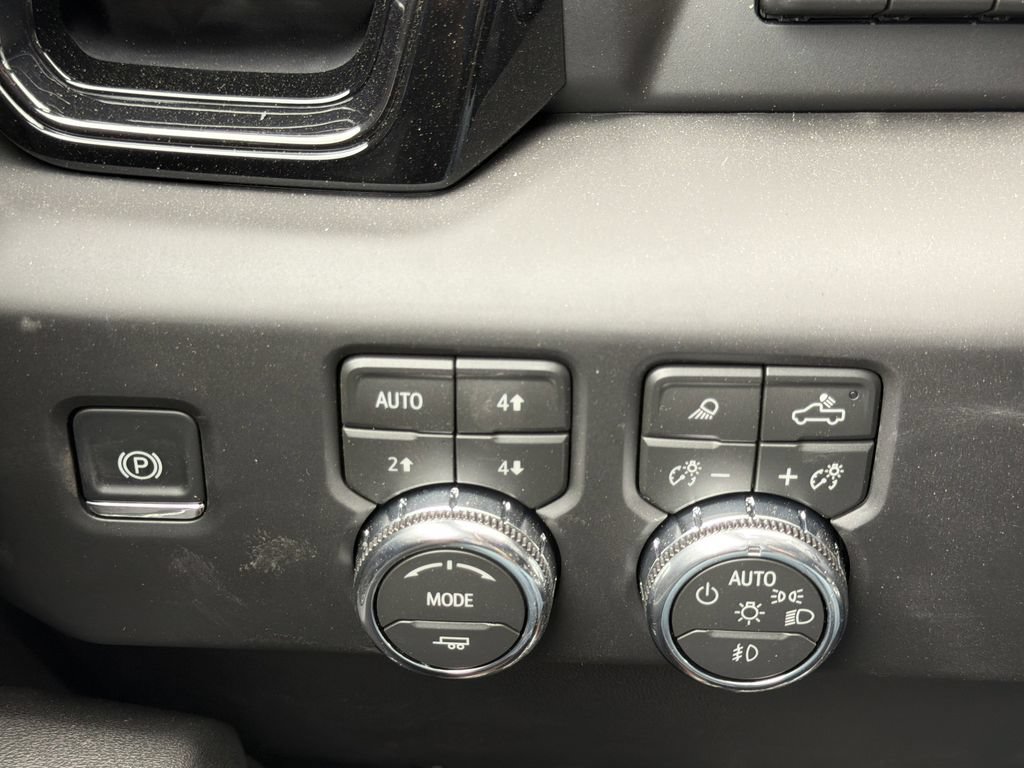 New 2026 GMC Sierra 1500 AT4 w/ Technology Package AWD/4WD image 11