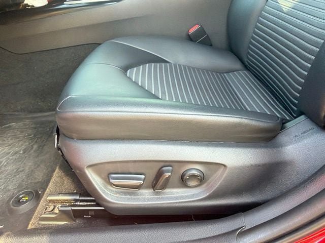 Used 2019 Toyota Camry SE w/ Convenience Package FWD image 8