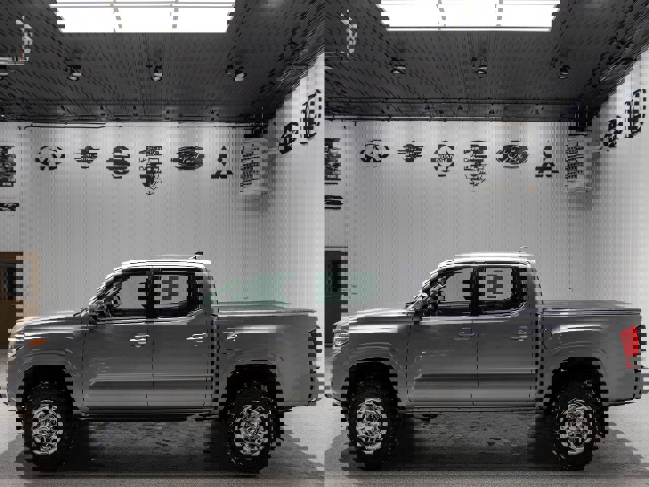 Used 2017 Toyota Tacoma SR image 3