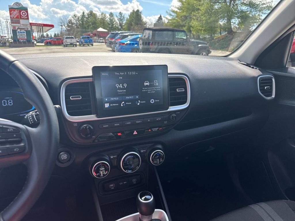 Used 2025 Hyundai Venue SEL image 17