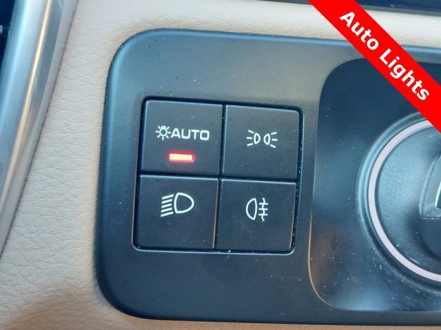 Used 2023 Porsche Cayenne Platinum Edition image 24