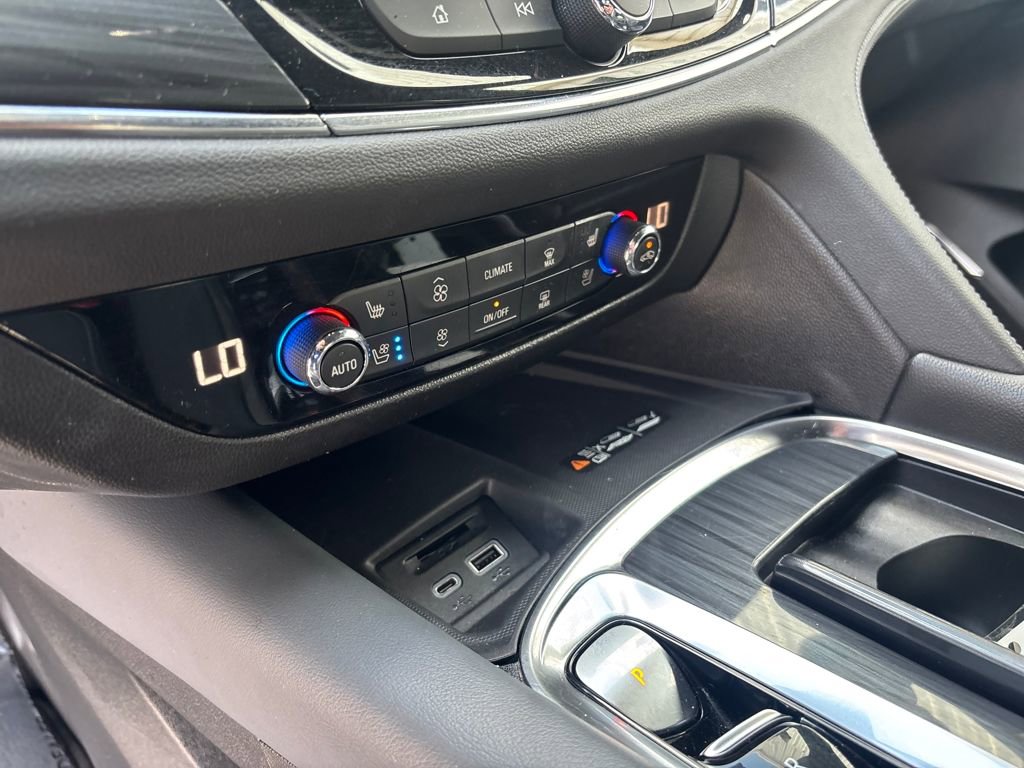 Used 2024 Buick Enclave Premium image 22
