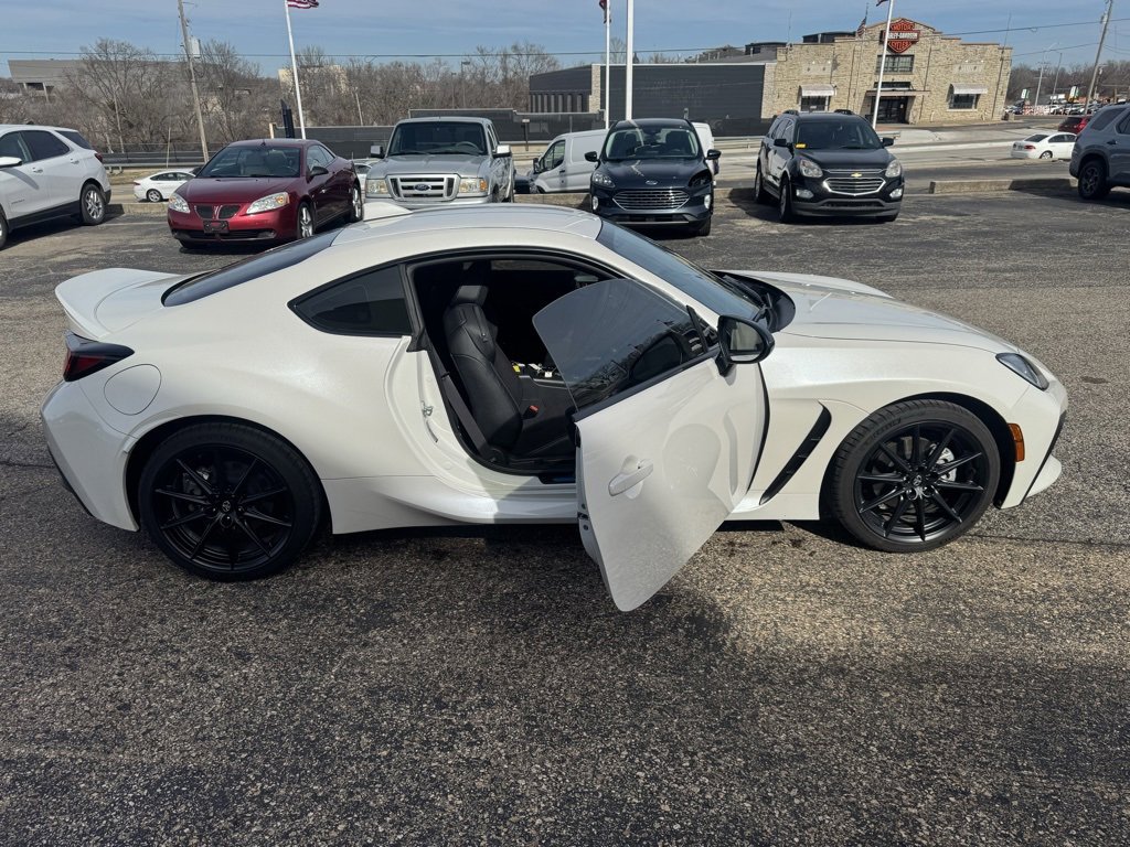 Used 2024 Toyota GR86 Premium image 8