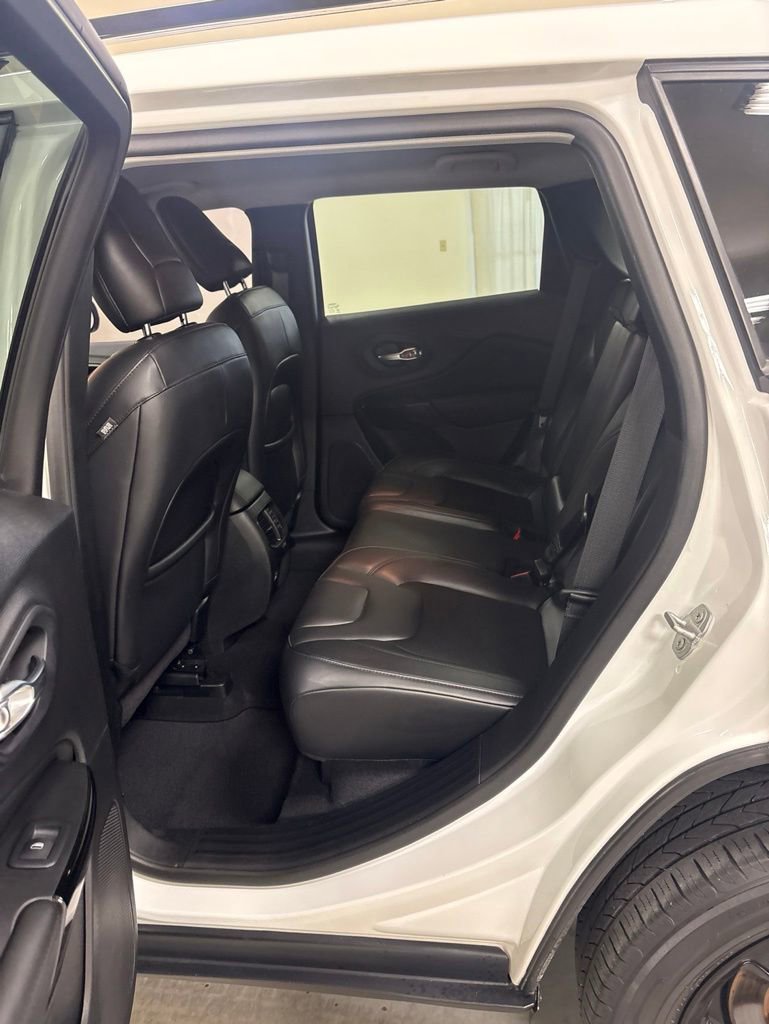 Used 2021 Jeep Cherokee Latitude Plus AWD/4WD image 20