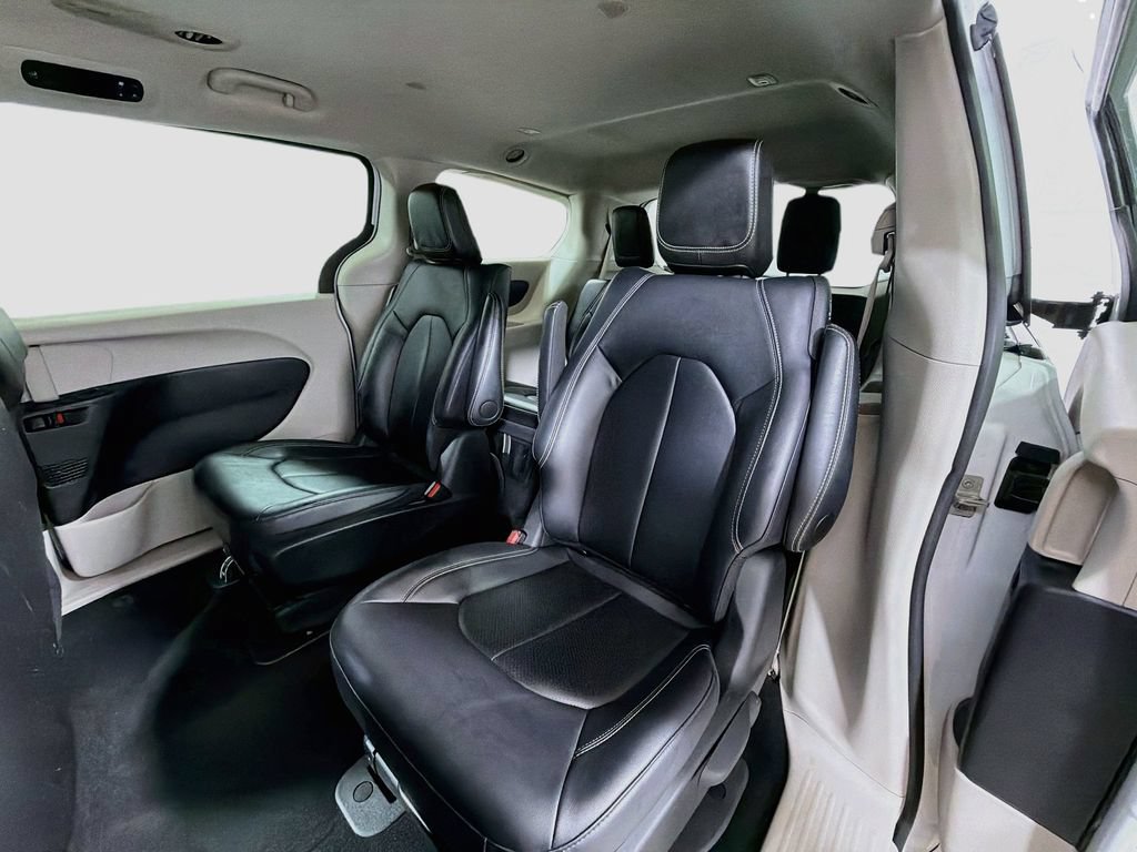 Used 2024 Chrysler Pacifica Limited FWD image 25