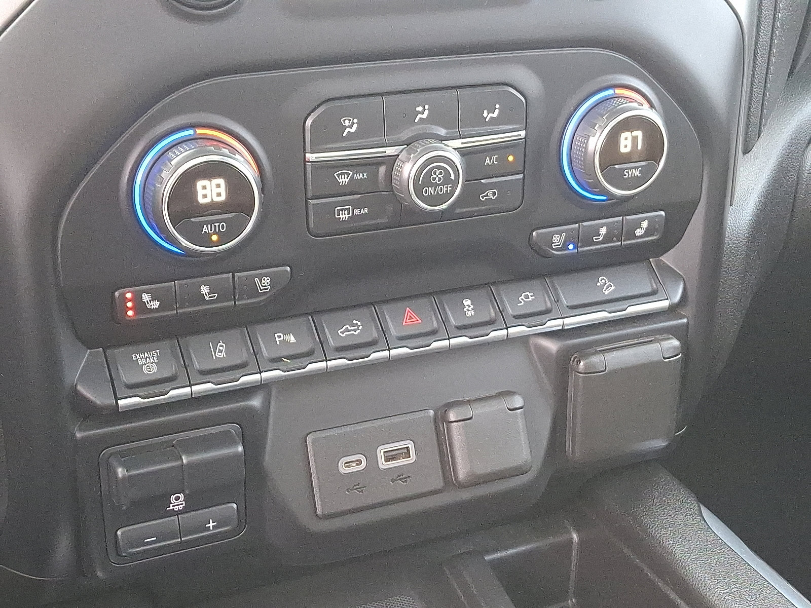 Used 2020 Chevrolet Silverado 2500 LTZ w/ LTZ Premium Package image 16