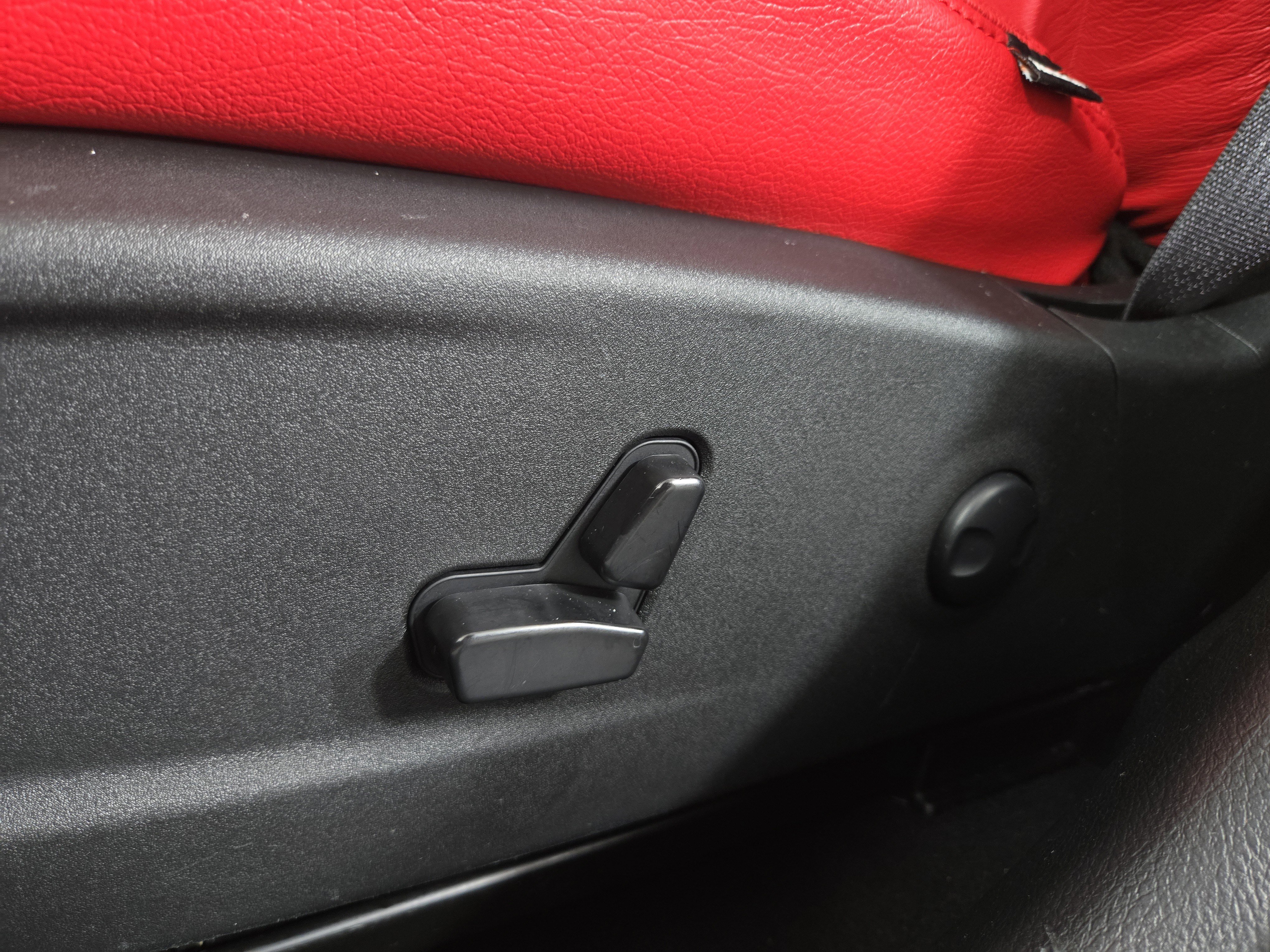 Used 2023 Chrysler 300 Touring L w/ Popular Equipment Group image 31