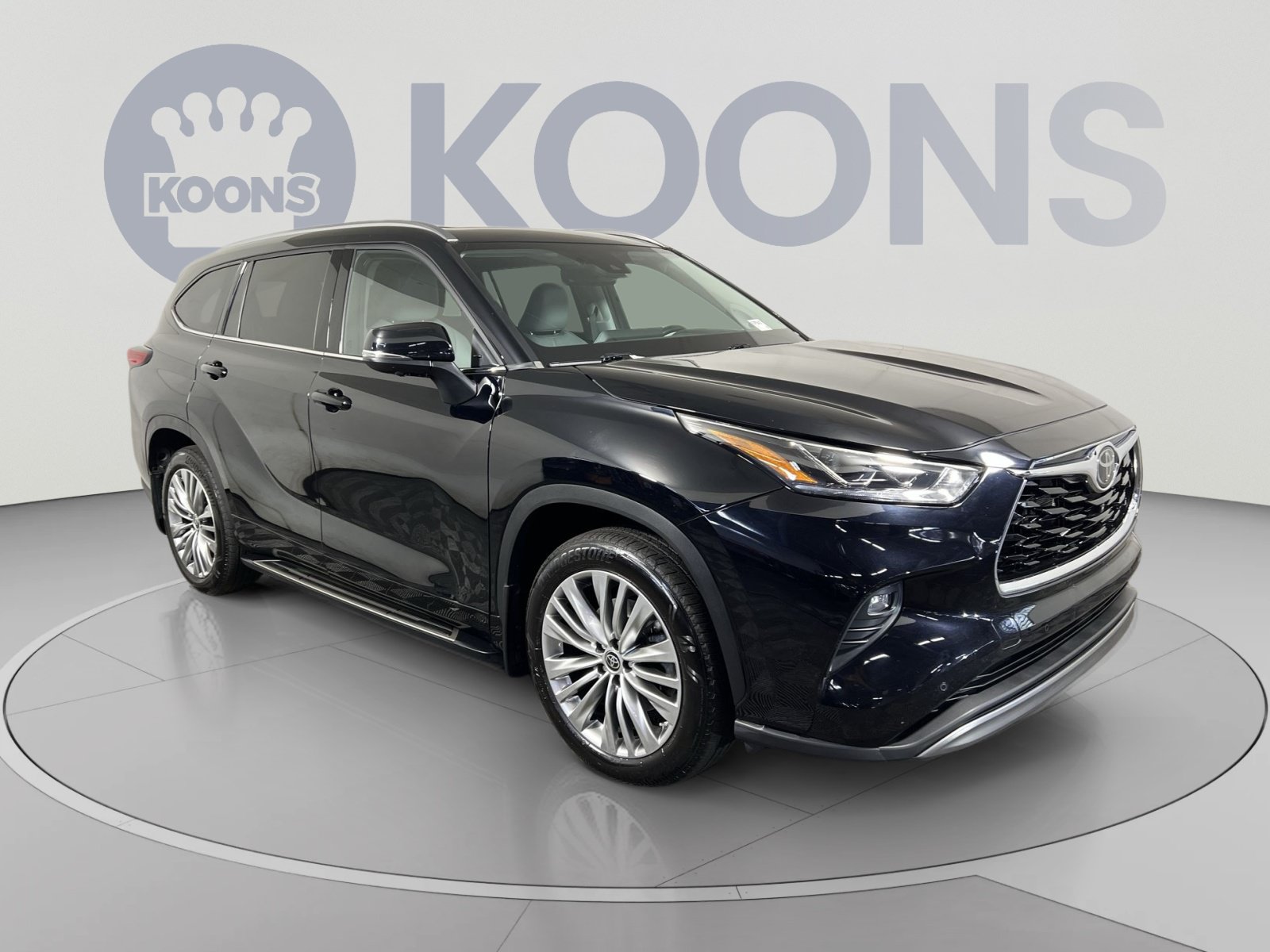 Used 2023 Toyota Highlander Platinum AWD/4WD image 2