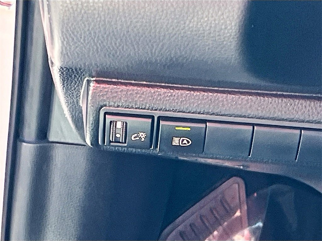 Used 2022 Toyota Corolla SE image 10