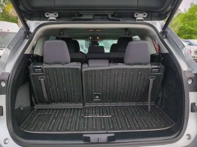 Used 2022 Toyota Highlander LE FWD image 13
