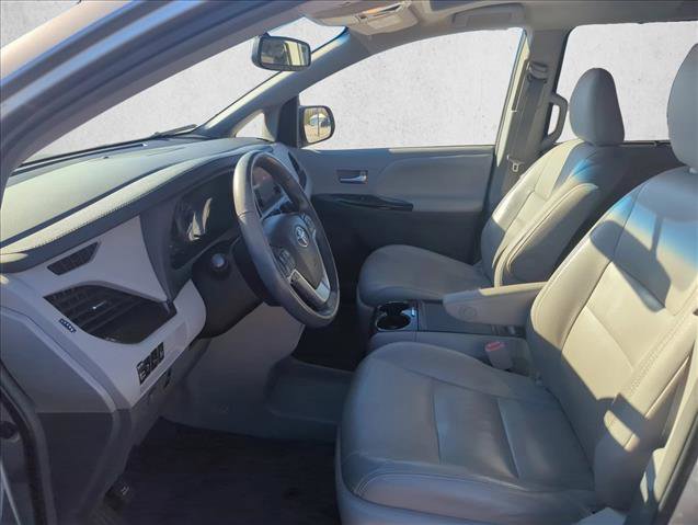 Used 2015 Toyota Sienna XLE image 15