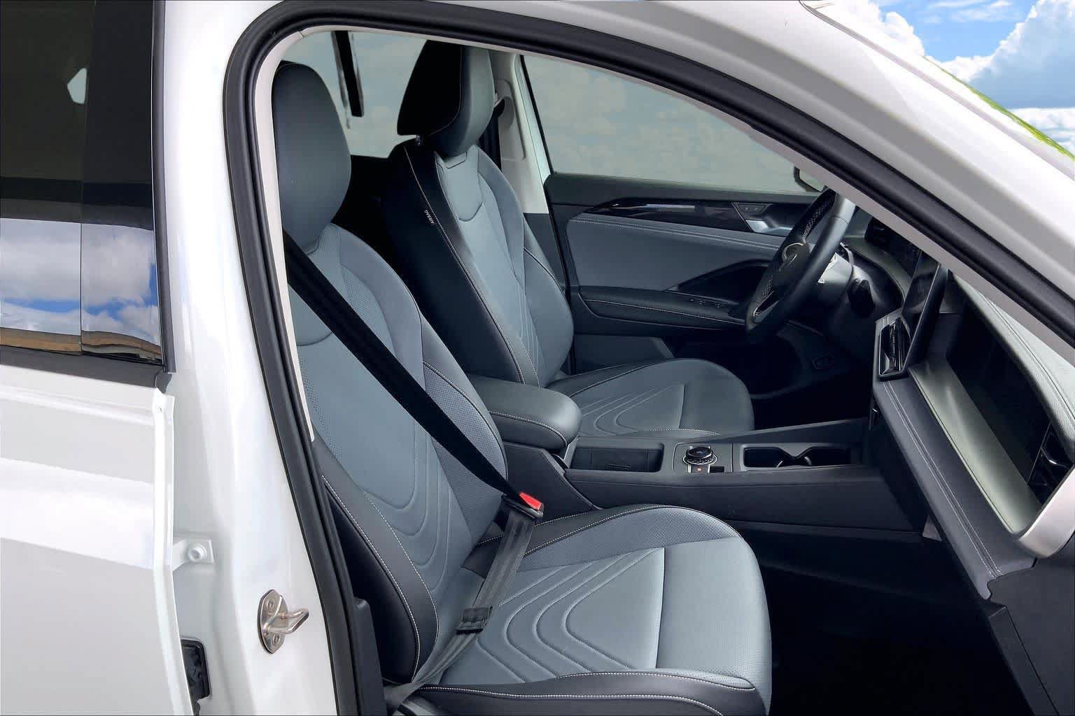 Certified 2026 Volkswagen Tiguan SE FWD image 13