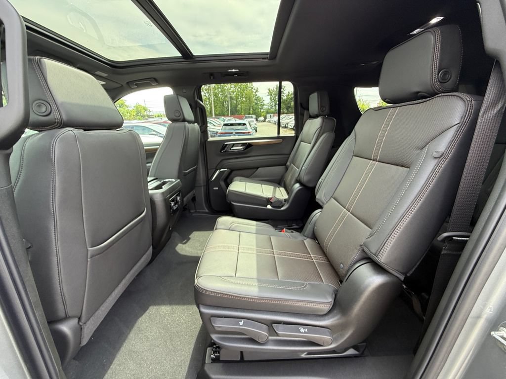 Used 2026 Chevrolet Suburban High Country w/ Sun And Tow Package AWD/4WD image 26