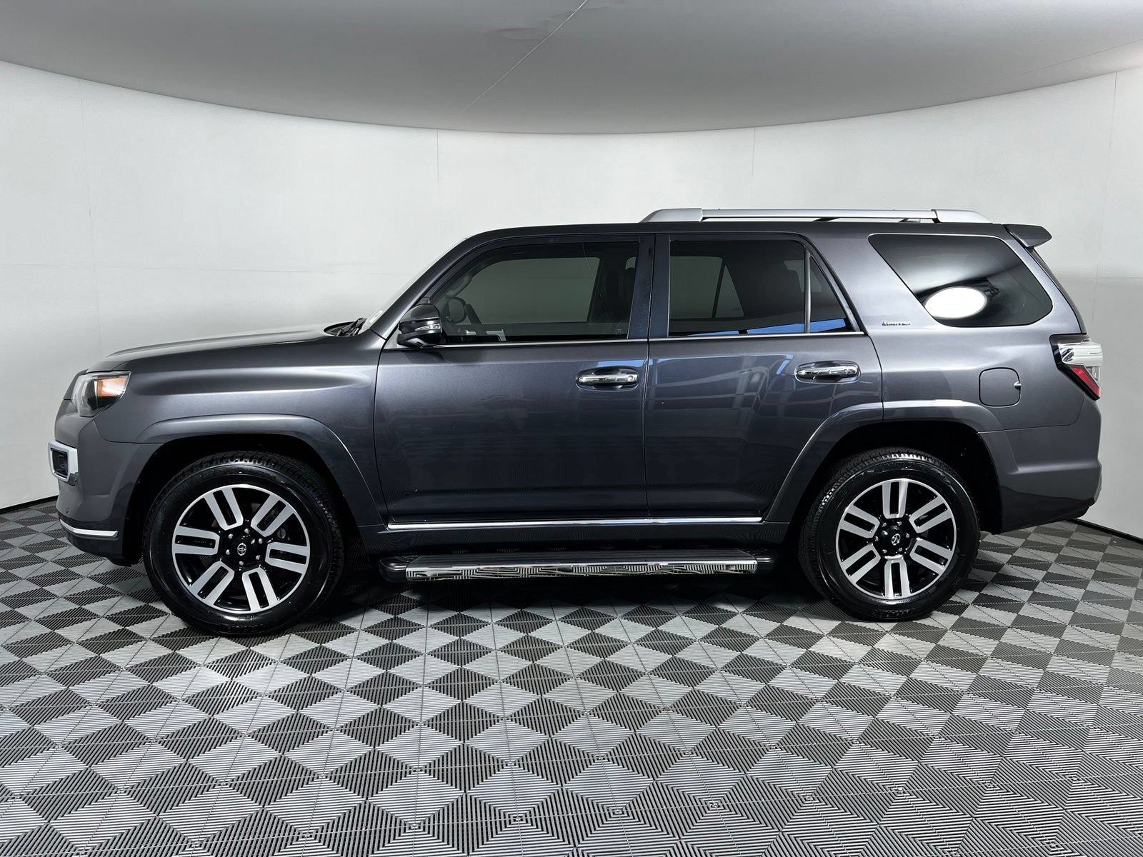 Used 2022 Toyota 4Runner Limited AWD/4WD image 8