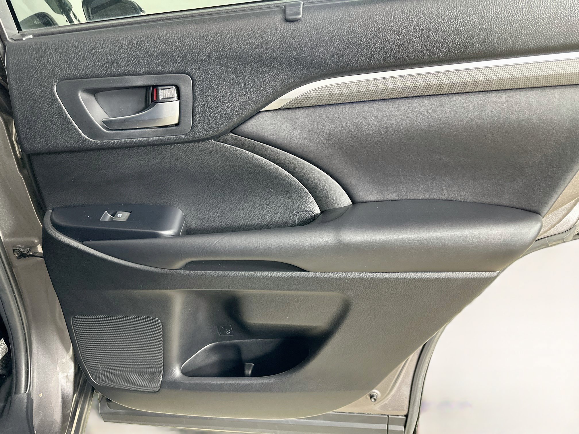 Used 2019 Toyota Highlander SE w/ Nightshade Edition AWD/4WD image 40