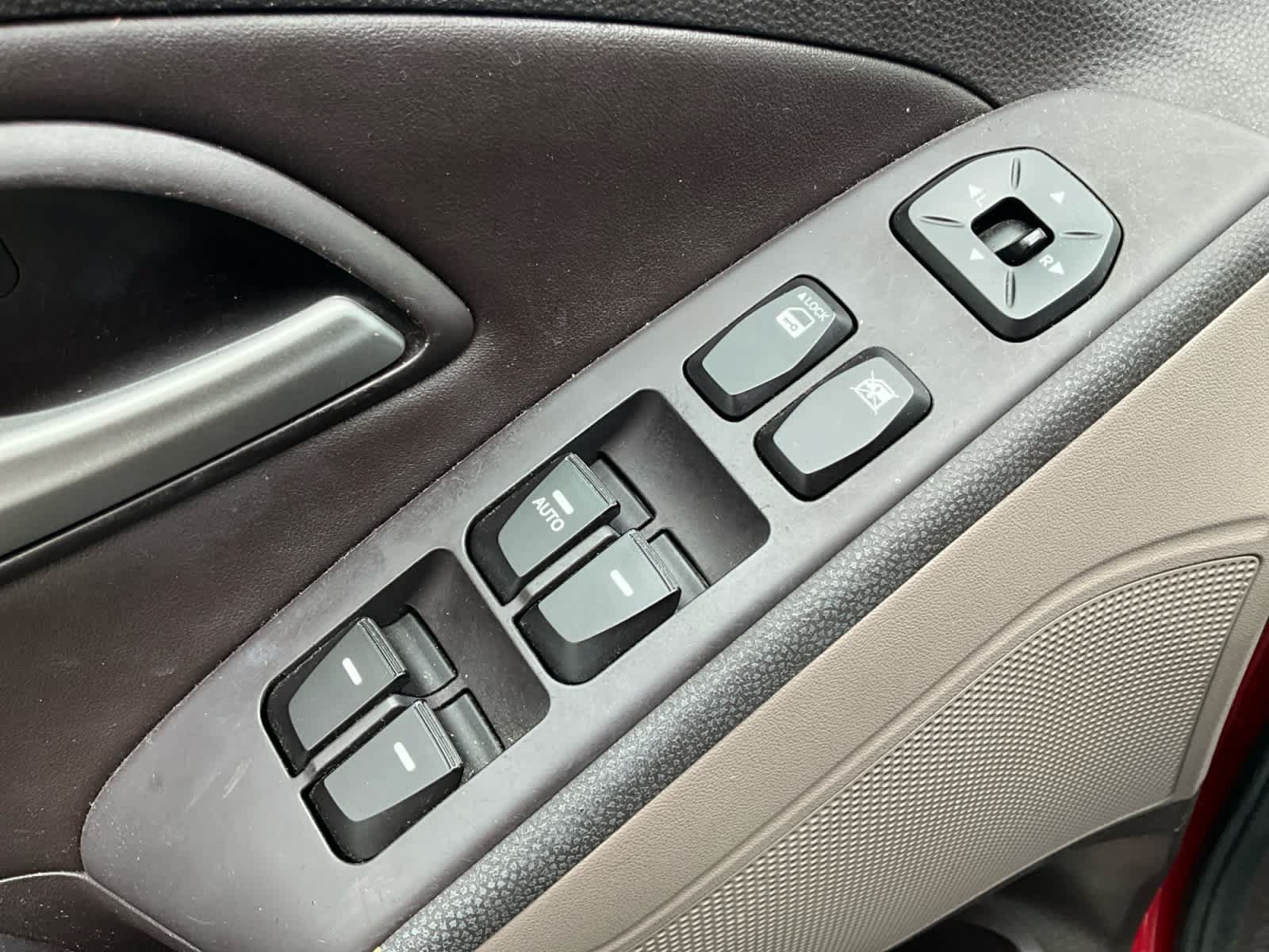 Used 2013 Hyundai Tucson Limited FWD image 15