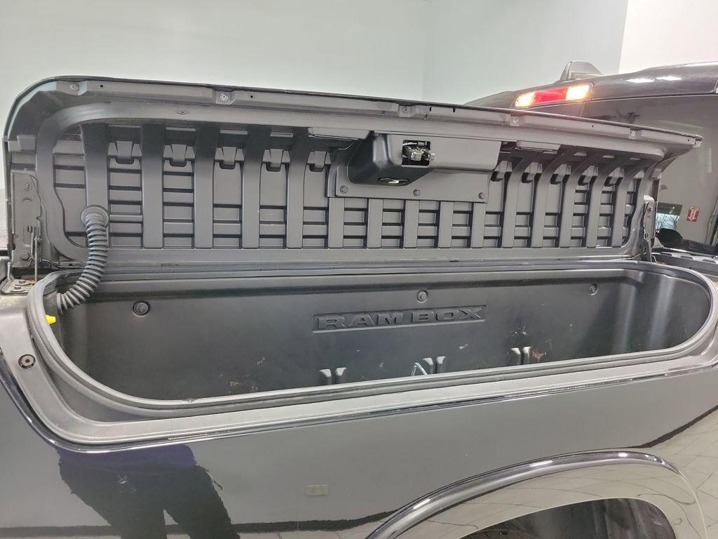 Used 2025 RAM 1500 Limited AWD/4WD image 12