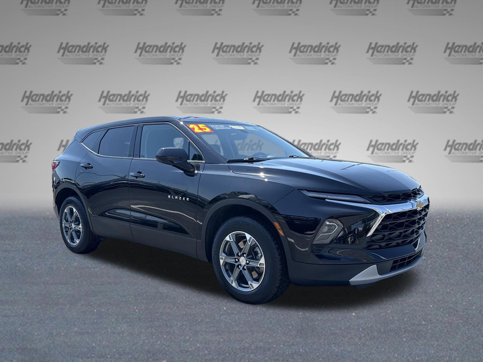 Used 2025 Chevrolet Blazer LT AWD/4WD image 2