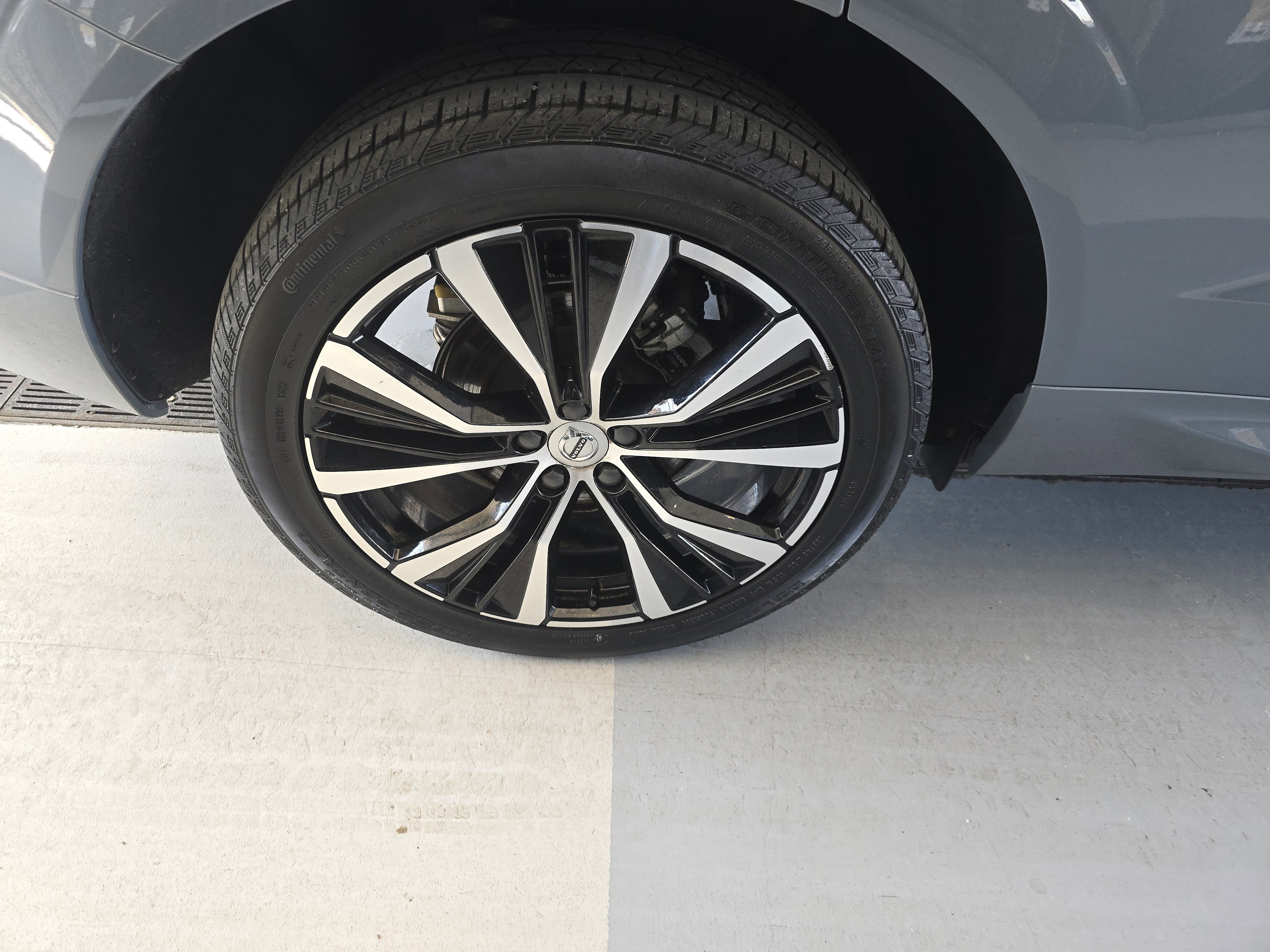 Used 2024 Volvo XC60 B5 Plus w/ Climate Package image 11