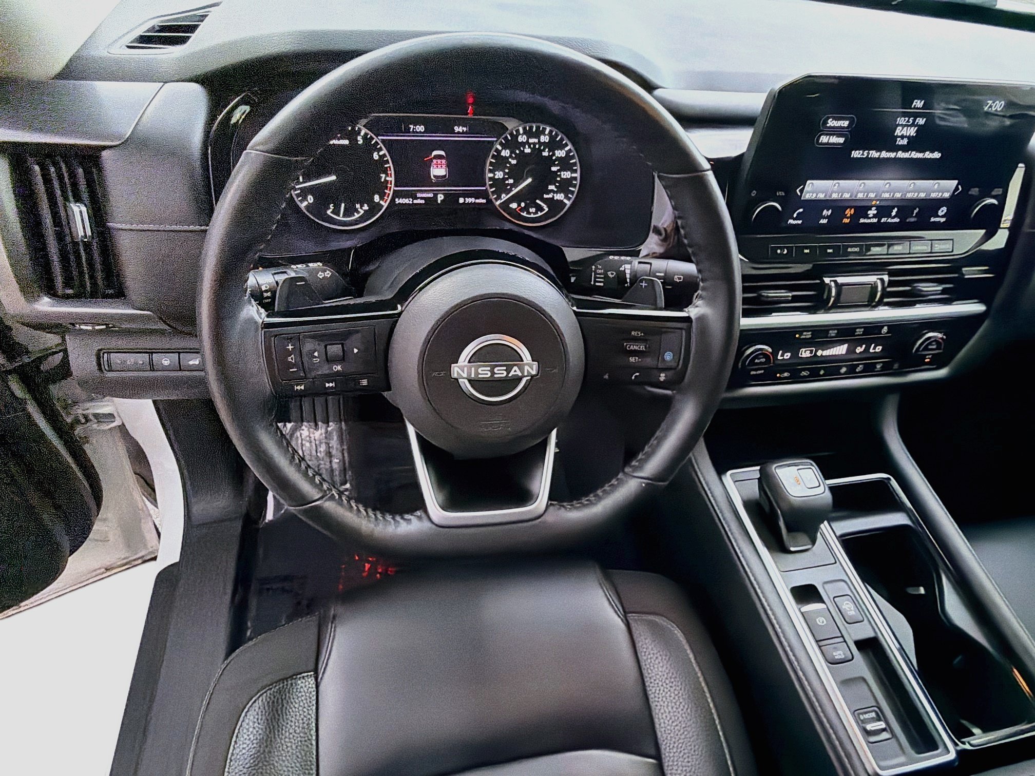 Used 2022 Nissan Pathfinder SL w/ SL Black Package FWD image 39