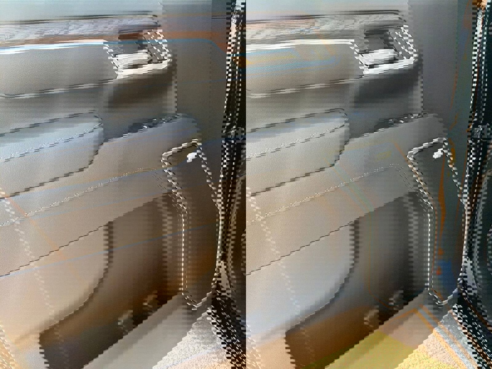 New 2026 GMC Sierra 2500 SLT w/ SLT Convenience Package image 16