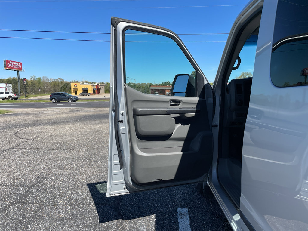 Used 2019 Nissan NV 3500 S image 8