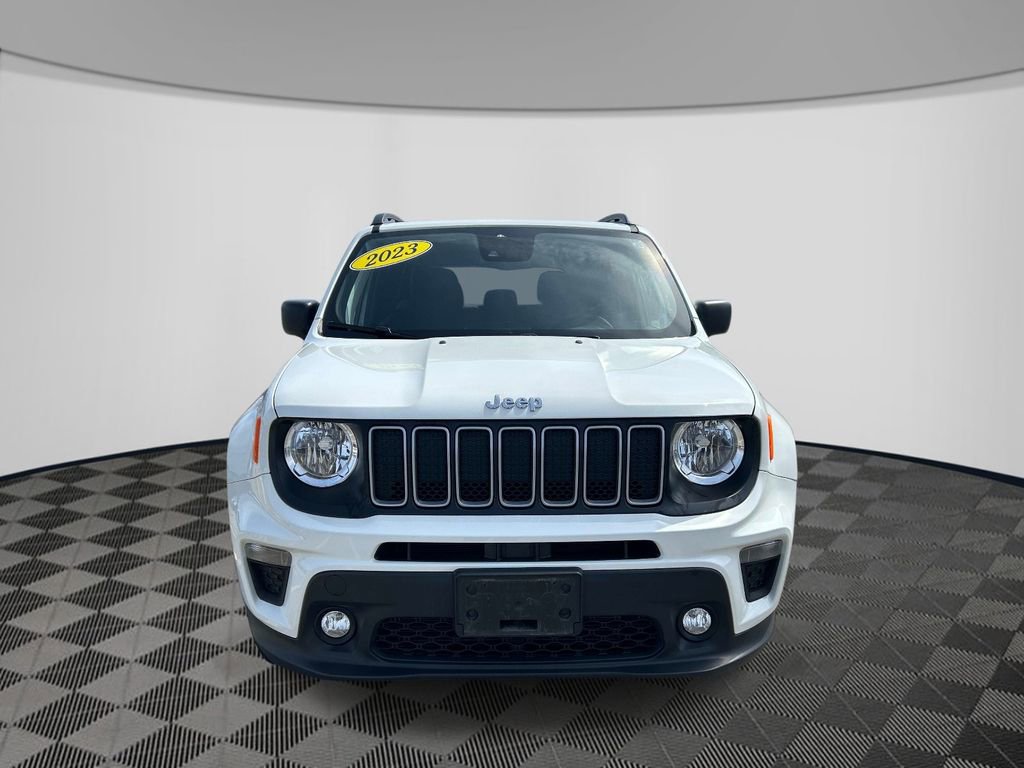Certified 2023 Jeep Renegade Latitude w/ Premium Group image 2