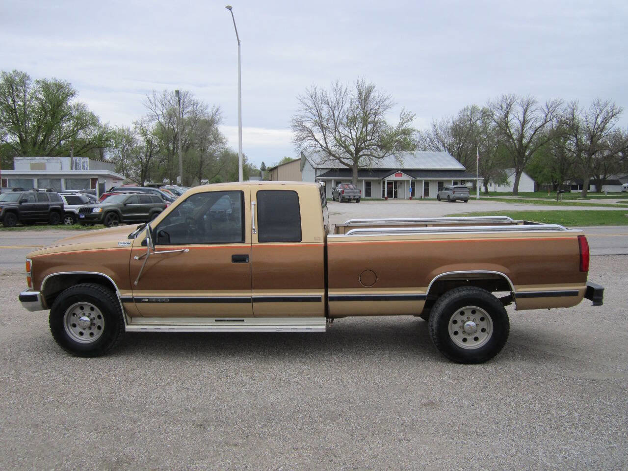 Used 1989 Chevrolet Silverado 3500 2WD Extended Cab image 4