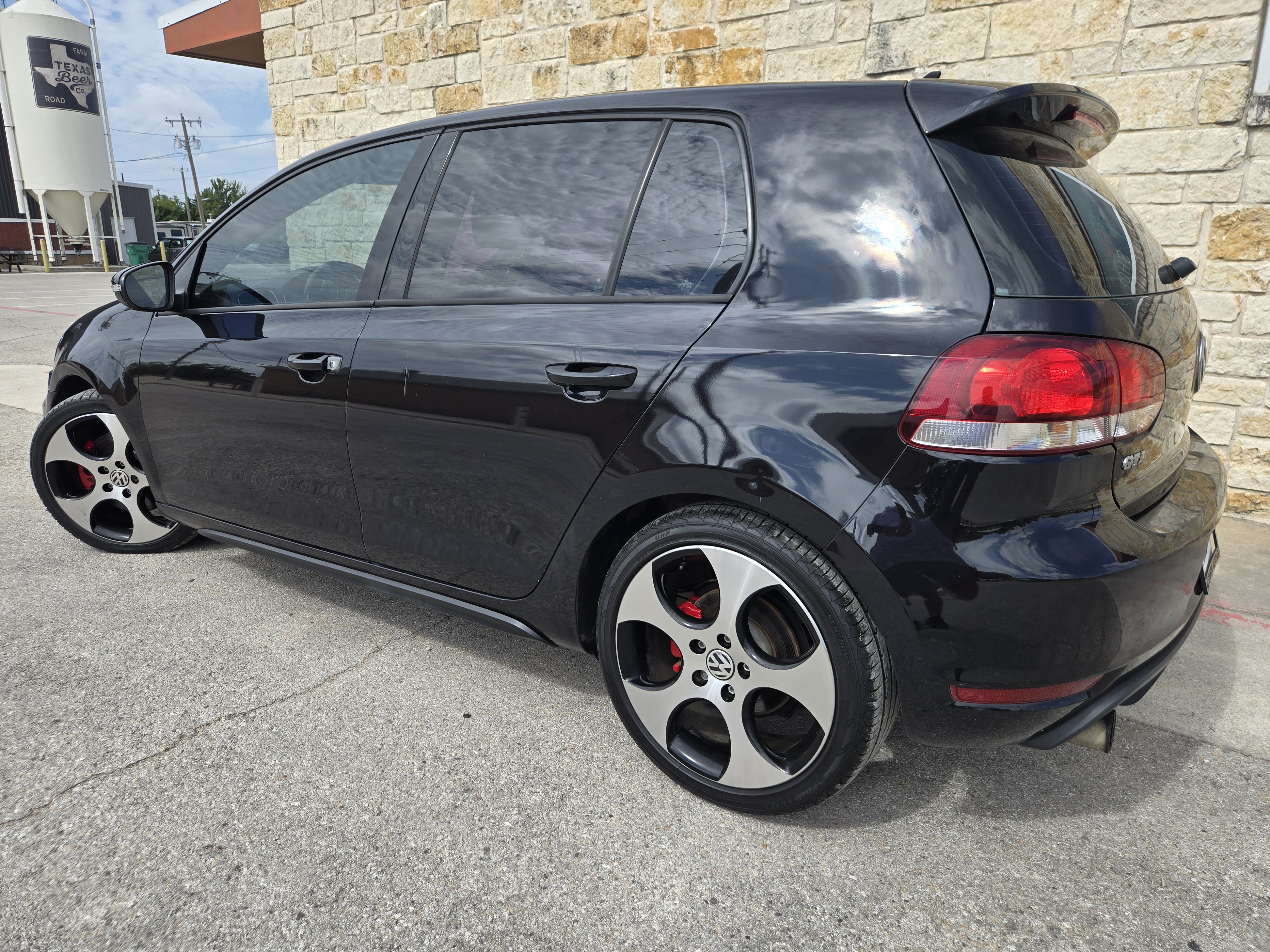 Used 2012 Volkswagen Golf 4-Door FWD image 3
