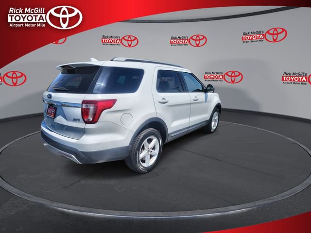 Used 2017 Ford Explorer XLT w/ Equipment Group 202A AWD/4WD image 8