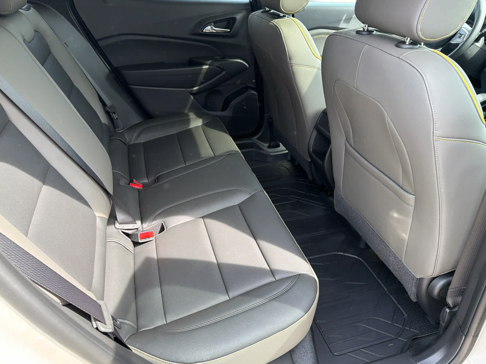 New 2026 Chevrolet Trax ACTIV w/ Sunroof Package FWD image 17