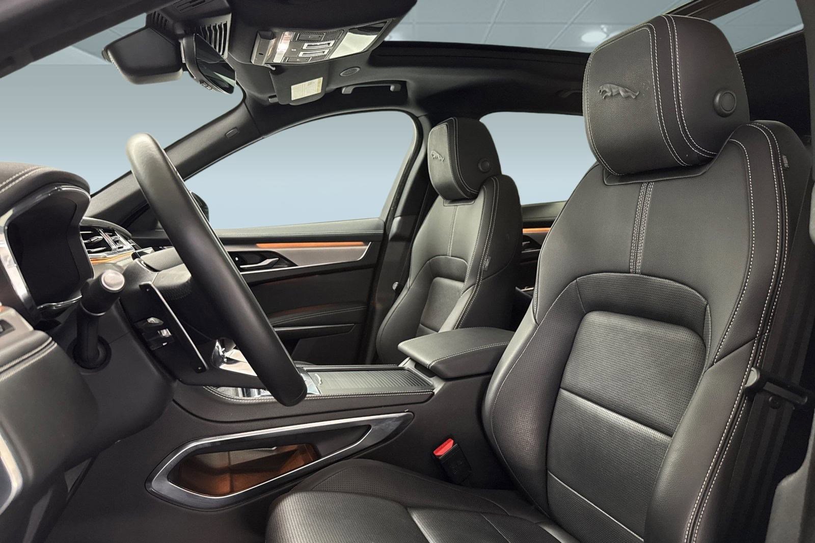 Used 2024 Jaguar F-PACE R-Dynamic S image 23