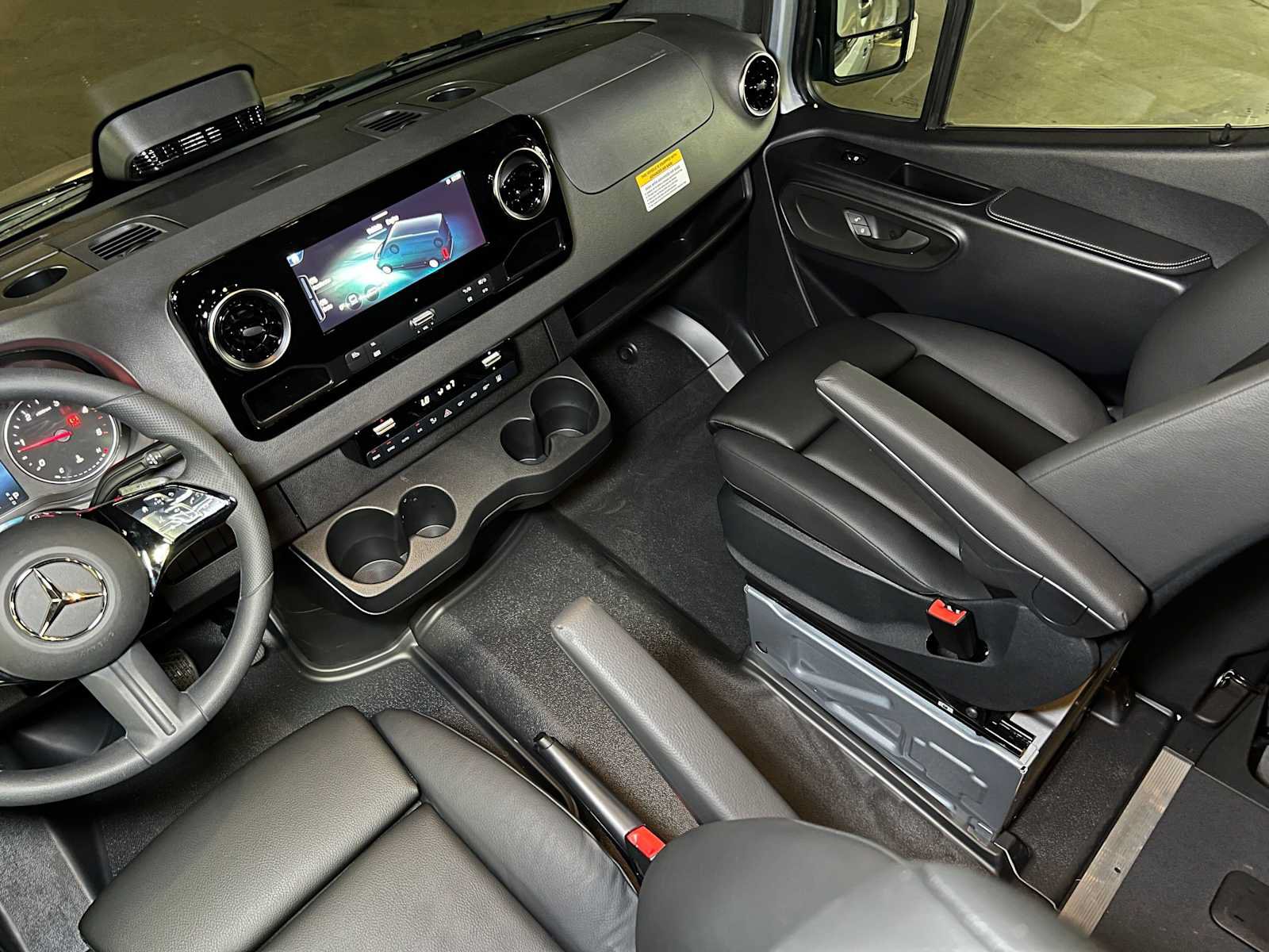 Used 2025 Mercedes-Benz Sprinter 2500 image 40